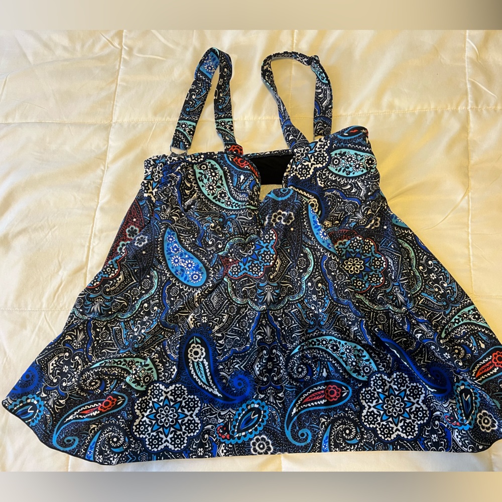 Mazu Swim Women’s Tankini Navy Blue and White Paisley Top ONLY
